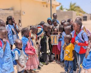 3. dans la cour d'école